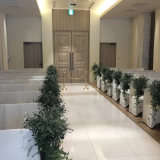 チャペルの一番奥からドアに向かっての写真。