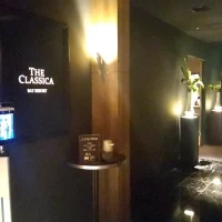 エスカレーター出てすぐの通路の写真。