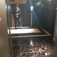 エスカレーターの中からフロアの感じ。