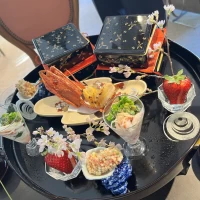 伊勢海老、カニ料理