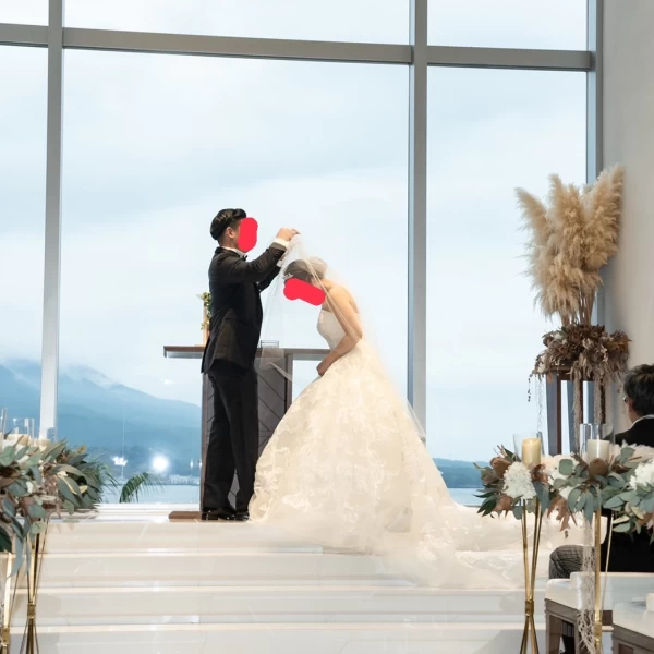 海の桜島が見える最高の式場」｜チャペルから海と桜島が見えて、海が