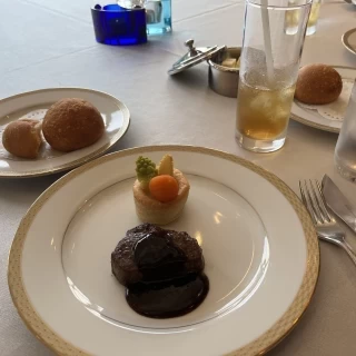 メインのお肉料理です