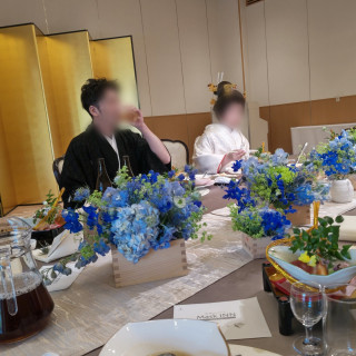 挙式後披露宴会場で家族で食事会をしました
