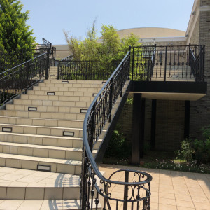 挙式会場からフラワーシャワーまでの階段|656517さんのMARRYGOLD KURUME(マリーゴールド久留米)の写真(1762621)