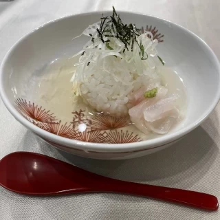 和出汁を使った鯛茶漬け