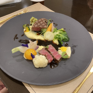 お肉はその時々で仕入れは変わるが国産は変わらなし