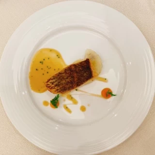真鯛のポワレ
シトロンと根菜のリゾット添え