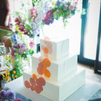 ケーキとメインテーブル装花