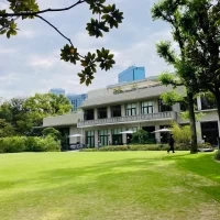 ガーデン側から見た建物