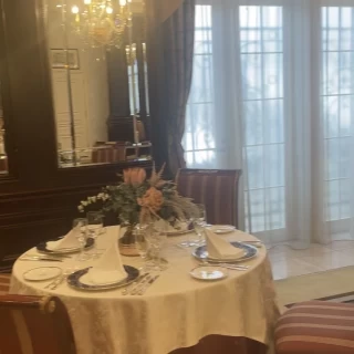 茶色い方の会場テーブル