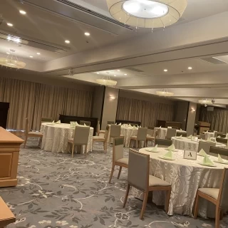 60から80名程度向けの披露宴会場