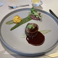 メインの肉料理