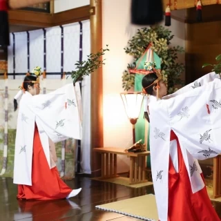 巫女の舞