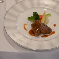 メインのお肉料理です