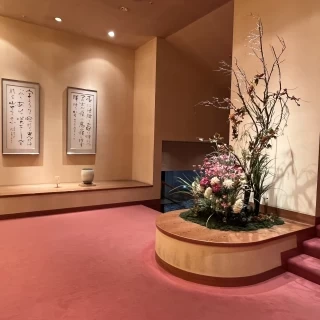 式場控え室に行くまでに飾られていた花。