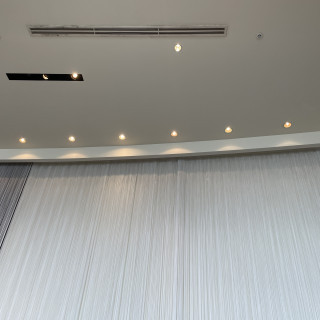 壁のレースは美しいです