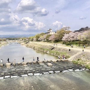 歩いてすぐ鴨川|658184さんのセントアクアチャペル京都（家族挙式グループ）の写真(1775489)