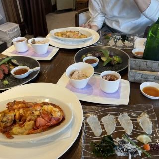 新郎新婦には式中前菜だけ用意され、式後に残りを頂きました