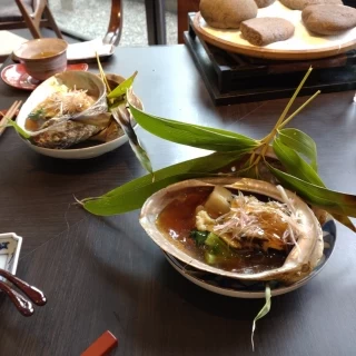 鮑のあんかけ
身は驚くほどの柔らかさです