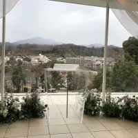 ガラス張りの挙式