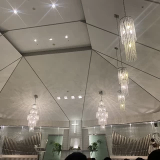 白色モチーフでオシャレなチャペル