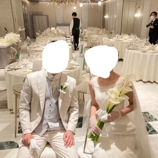 挙式入場待ちです。白×ゴールドの色合いがとっても素敵です。