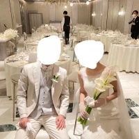 挙式入場待ちです。白×ゴールドの色合いがとっても素敵です。
