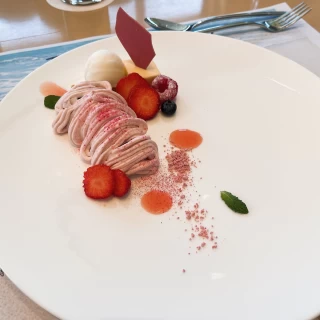 いちごのモンブラン。甘すぎずおいしい。