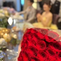 新郎からサプライズでの花束もバックアップしてくださいました