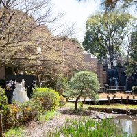 挙式会場の近くの庭園の様子