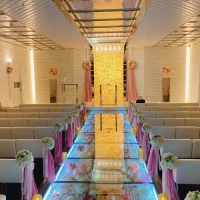 白とピンクと黄色のとても素敵なチャペルでした