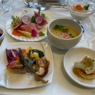 前菜　お醤油をこだわって持ち込み
カルパッチョ→お刺身変更