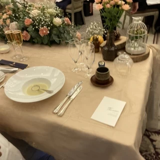 披露宴会場のテーブルです。