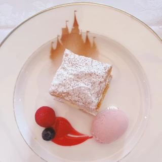 ディズニーが好きと言うところからお城を入れていただきました