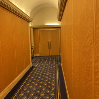 親族控室からチャペルまでの廊下