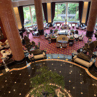 大階段からのロビー画像