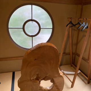 家族控室の窓。造りが凝っています