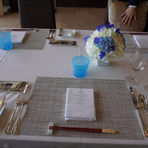 席札に名前入りの琉球グラスを用意しました。|659815さんのアイネス ヴィラノッツェ 沖縄（クチュールナオコ ウエディング）の写真(1788335)