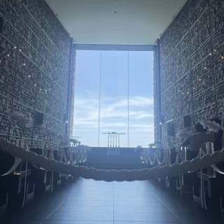 神戸のソラがうつる挙式場