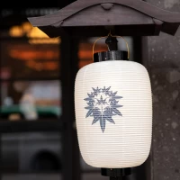 外観に見える和テイストの提灯照明