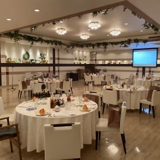 茶色の会場