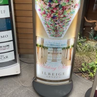 入り口は、他の飲食店も入っており一見結婚式場とは思わないかも