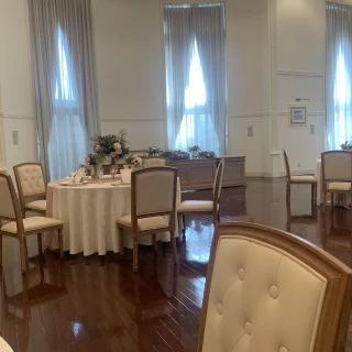 落ち着いた雰囲気の披露宴会場です。