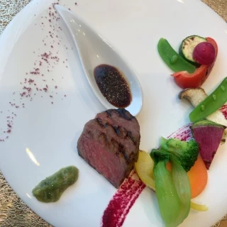 試食したお肉料理です。とても柔らかく美味しかったです。