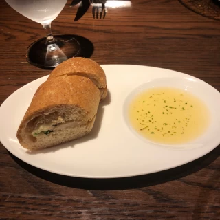 具材がサンドされているパンが当日も振る舞われます、おいしい
