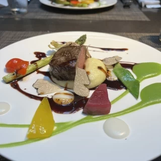 ぶどう肉を用いたメイン料理