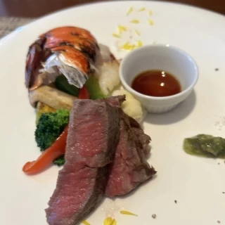 お肉の味も、魚料理の味もとっても美味しかった。