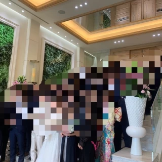 大階段で集合写真です。
総勢60名でした。