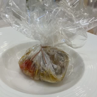 あけると魚介類とスープが入っていて美味しかったです