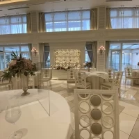 収容人数80名、女性らしさが強い